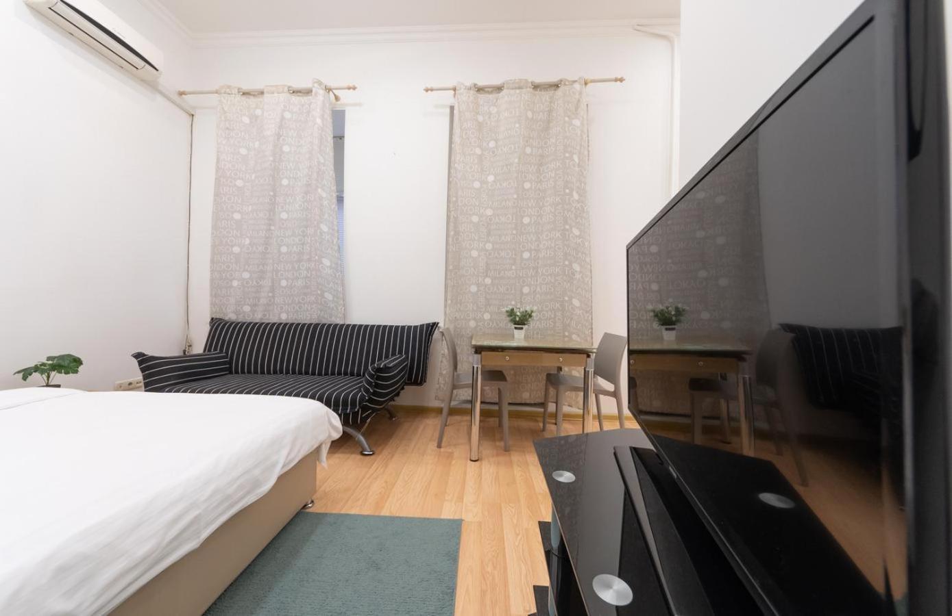 Kievaccommodation In The Center 24H Self Check-In Экстерьер фото